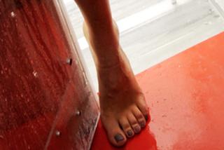 Xenia Tchoumitcheva feet photo thumbnail