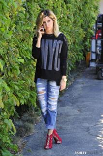 Ashley Tisdale feet photo thumbnail