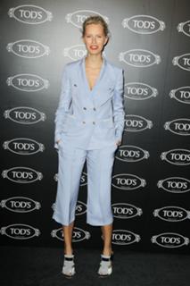 Karolina Kurkova feet photo thumbnail