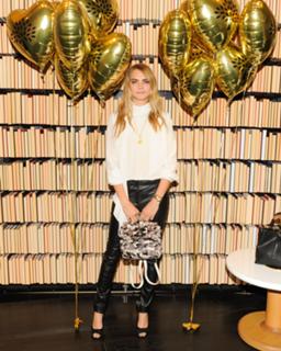 Cara Delevingne feet photo thumbnail