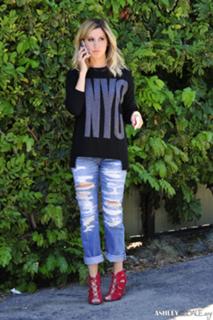 Ashley Tisdale feet photo thumbnail