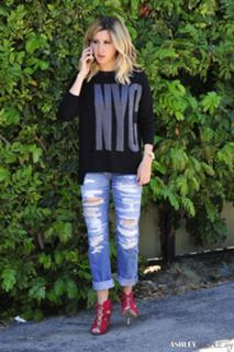 Ashley Tisdale feet photo thumbnail