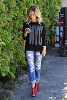 Ashley Tisdale feet photo thumbnail