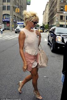 Pamela Anderson feet photo thumbnail