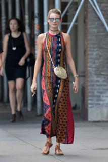 Behati Prinsloo feet photo thumbnail