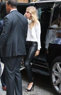 Cara Delevingne feet photo thumbnail