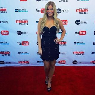 Justine Ezarik feet photo thumbnail