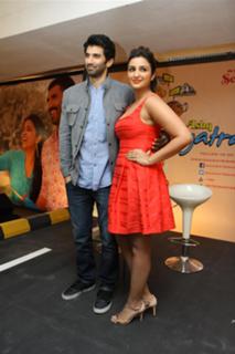 Parineeti Chopra feet photo thumbnail
