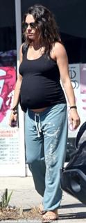 Mila Kunis feet photo thumbnail