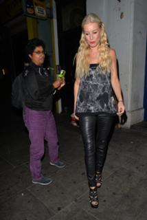 Denise Van Outen feet photo thumbnail