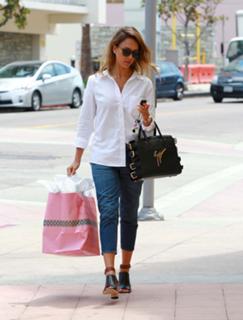 Jessica Alba feet photo thumbnail