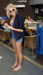 Pixie Lott feet photo thumbnail