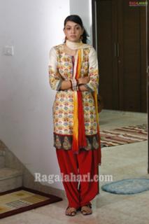 Kajal Aggarwal feet photo thumbnail