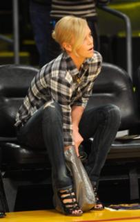 Charlize Theron feet photo thumbnail