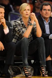 Charlize Theron feet photo thumbnail