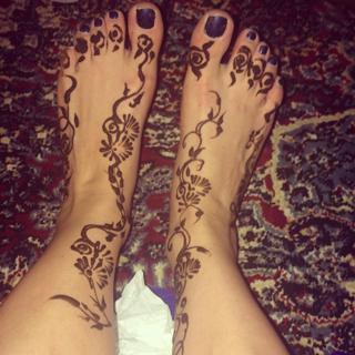 Lady Gaga feet photo thumbnail