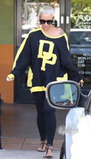 Amber Rose feet photo thumbnail