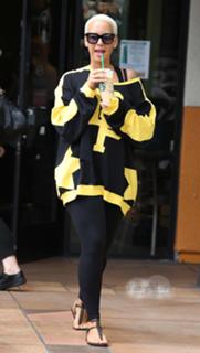 Amber Rose feet photo thumbnail