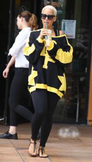 Amber Rose feet photo thumbnail