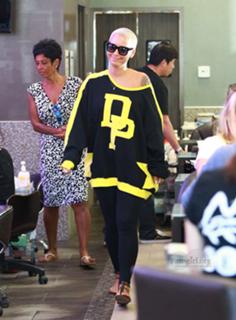 Amber Rose feet photo thumbnail