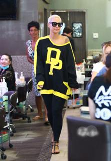 Amber Rose feet photo thumbnail