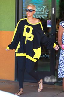 Amber Rose feet photo thumbnail