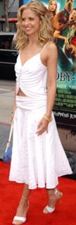 Sarah Michelle Gellar feet photo thumbnail
