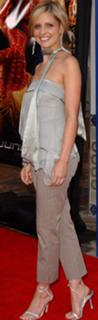 Sarah Michelle Gellar feet photo thumbnail