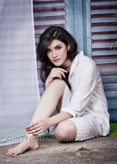Kriti Sanon feet photo thumbnail