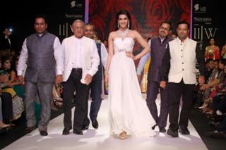 Kriti Sanon feet photo thumbnail