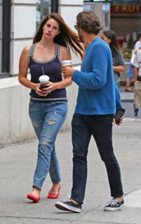 Lana Del Rey feet photo thumbnail