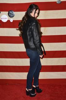 Lana Del Rey feet photo thumbnail