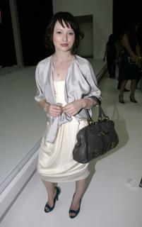 Emily Browning feet photo 2