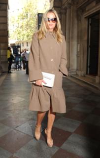 Laura Whitmore feet photo thumbnail