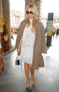 Laura Whitmore feet photo thumbnail