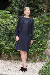 Rosamund Pike feet photo thumbnail
