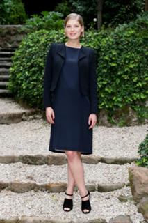 Rosamund Pike feet photo thumbnail