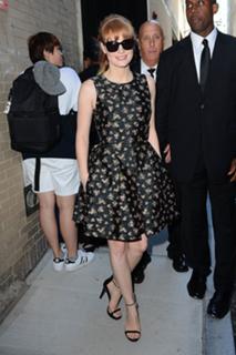 Jessica Chastain feet photo thumbnail
