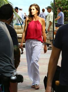 Cindy Crawford feet photo thumbnail