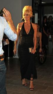 Pamela Anderson feet photo thumbnail