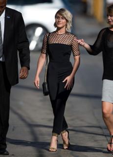 Julianne Hough feet photo thumbnail