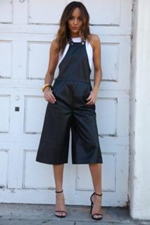 Ashley Madekwe feet photo thumbnail