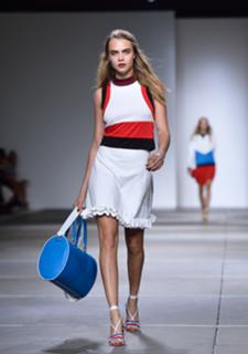 Cara Delevingne feet photo thumbnail