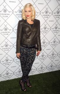 Gwen Stefani feet photo thumbnail