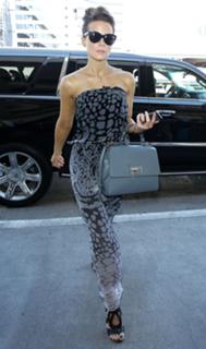 Kate Beckinsale feet photo thumbnail