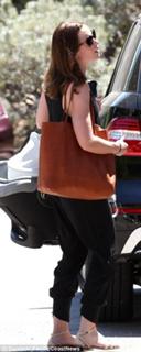 Emily Blunt feet photo thumbnail