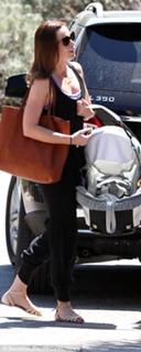 Emily Blunt feet photo thumbnail
