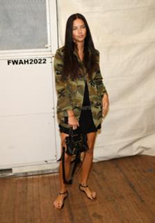 Adriana Lima feet photo thumbnail