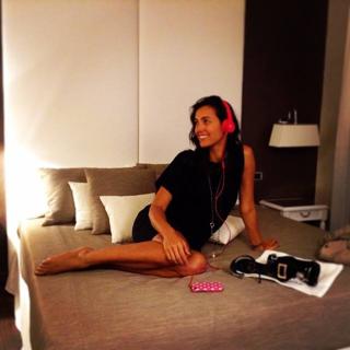 Caterina Balivo feet photo thumbnail