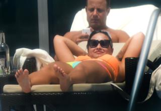 Demi Lovato feet photo thumbnail